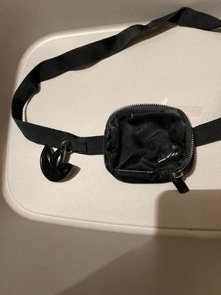 Riñonera Adidas negra con 2 bolsillos