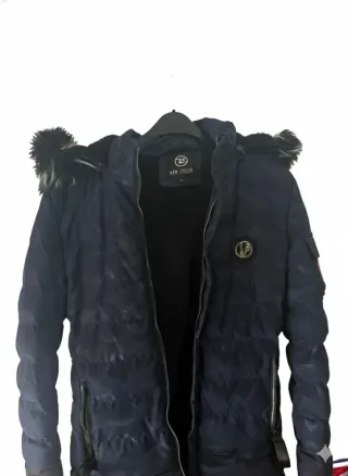 Chaqueta de hombre azul con camuflaje