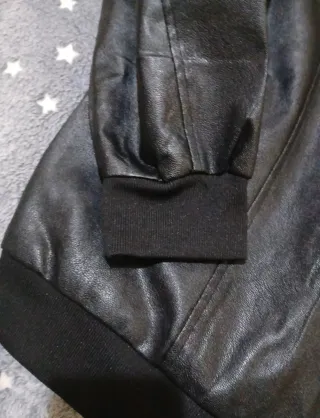 Giubbotto bomber ecopelle nero