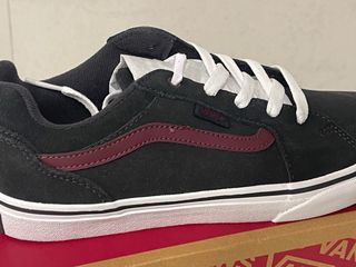 Zapatillas Vans Negras y granates