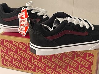 Zapatillas Vans Negras y granates