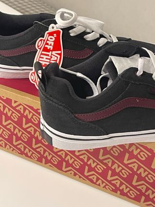 Zapatillas Vans Negras y granates