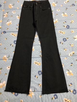 Pantaloni neri flare
