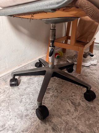 Silla de escritorio giratoria con ruedas
