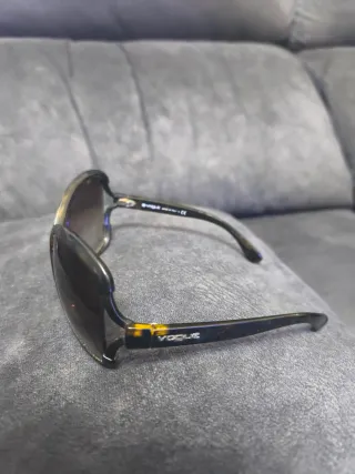 Gafas de sol Vogue marrones y doradas