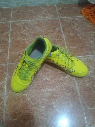 Zapatillas Futsal Amarillas y Verdes
