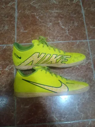 Zapatillas Futsal Amarillas y Verdes