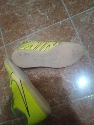 Zapatillas Futsal Amarillas y Verdes