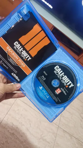 PS4 Call of Duty Black Ops III y Minecraft