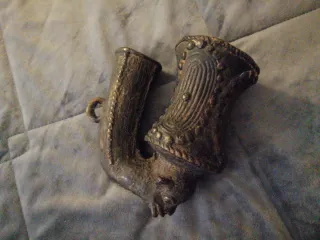 Antiguo objeto africano decorativo