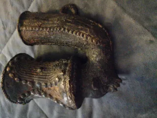 Antiguo objeto africano decorativo