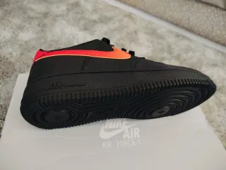 Nike Air Force 1 Negras y Rojas