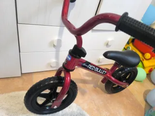 Bicicleta Chicco de equilibrio infantil roja