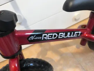 Bicicleta Chicco de equilibrio infantil roja