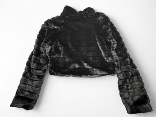 Chaqueta corta pelo negro - L - USO x1