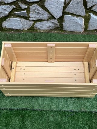 Fioriera rialzata in legno