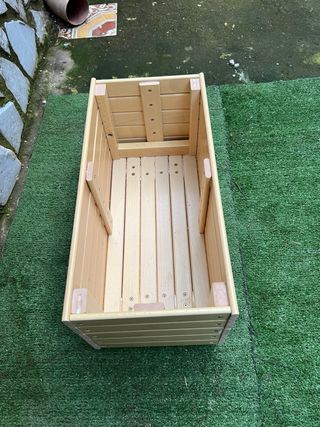 Fioriera rialzata in legno