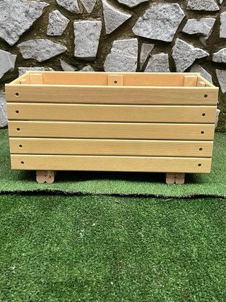 Fioriera rialzata in legno