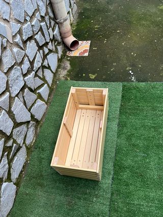 Fioriera rialzata in legno