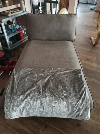 KIVIK Chaiselongue color marrón en perfecto estado