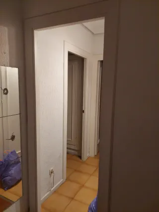 7 Puertas Madera Blancas, abren a izquiera