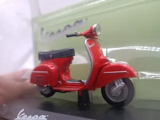 Modellino Vespa 125 GTR (1971) Rosso