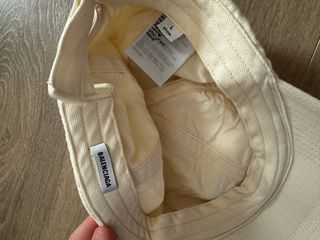 Gorra Balenciaga Beige Negra