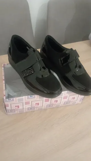 Zapatos de mujer negros charol