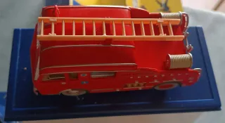 Tintin coche 1/43 42 Camión bomberos  La isla negr