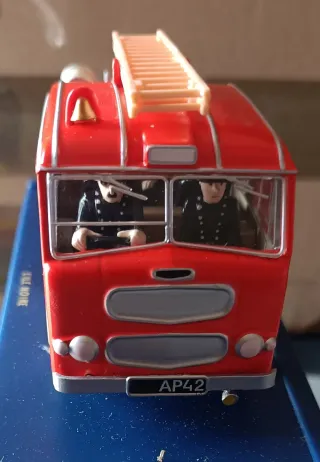 Tintin coche 1/43 42 Camión bomberos  La isla negr
