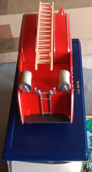 Tintin coche 1/43 42 Camión bomberos  La isla negr