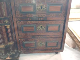 Bargueño antiguo de madera