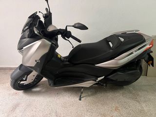 Yamaha XMAX 300