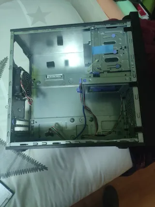 ASUS H81M-P PLUS + Intel i5-4400 + 4gb RAM