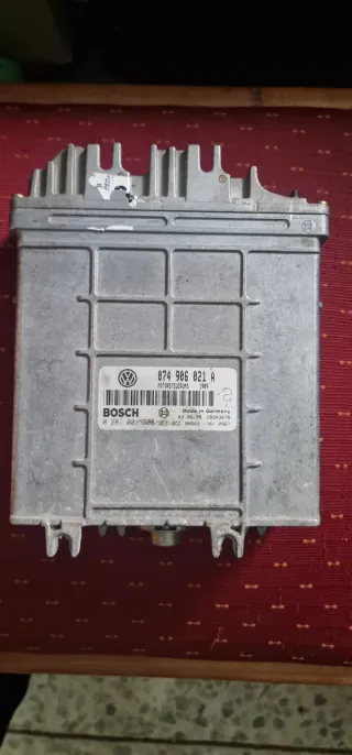 Centralita BOSCH 074 906 021 A VW