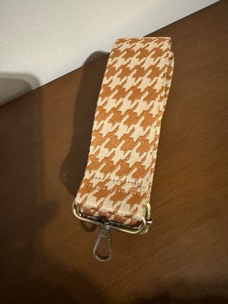 Bolso de piel con correas intercambiables