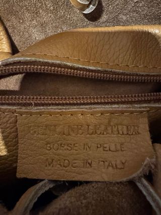 Bolso de piel con correas intercambiables