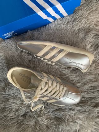 Zapatillas Adidas Tokyo Plateadas Talla 38