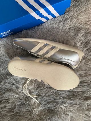 Zapatillas Adidas Tokyo Plateadas Talla 38