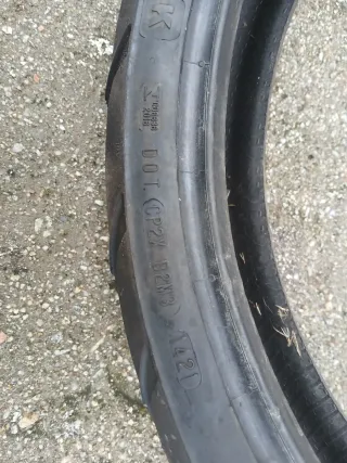 Rueda de moto de carretera