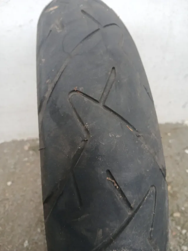 Rueda de moto de carretera