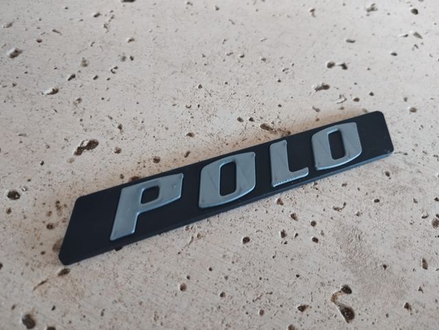 VW POLO MK1 EMBLEMA TRASERO
