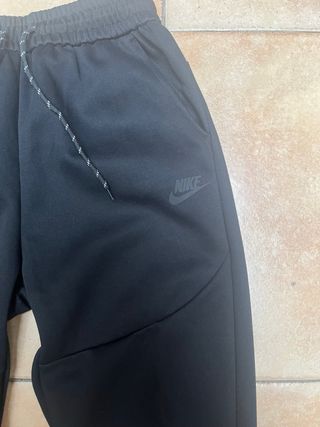 Pantalón Nike Tech Fleece Negro