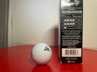 Bolas de Golf TaylorMade y Wilson