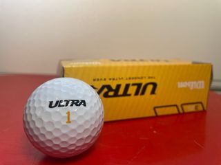 Bolas de Golf TaylorMade y Wilson