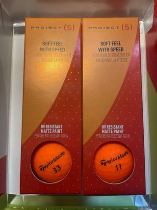 Bolas de Golf TaylorMade y Wilson