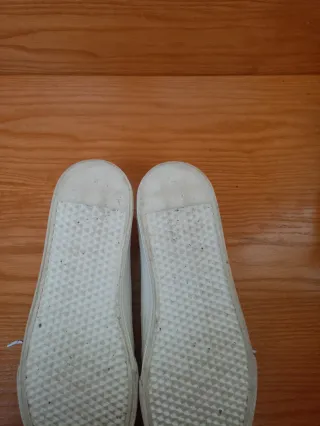 Zapatillas blancas sin cordones