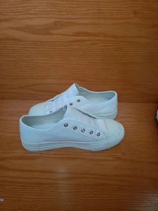 Zapatillas blancas sin cordones