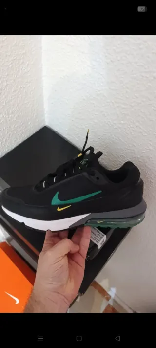 Varias zapatillas nuevas