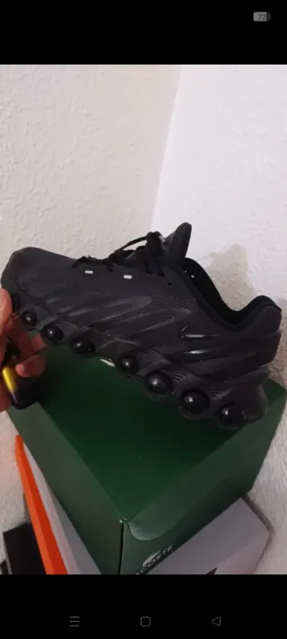 Varias zapatillas nuevas